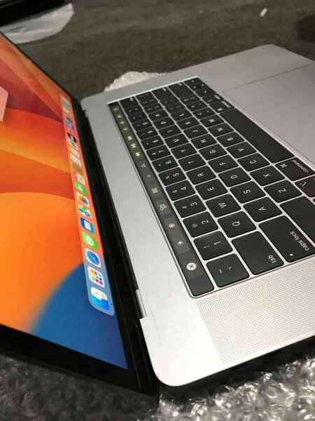 Apple MacBook