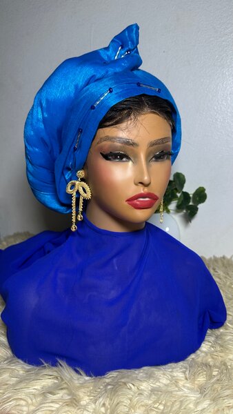 Turban en Satin Bleu Élégant