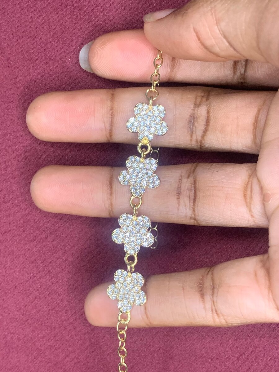 Bracelet doré trèfle étincelant