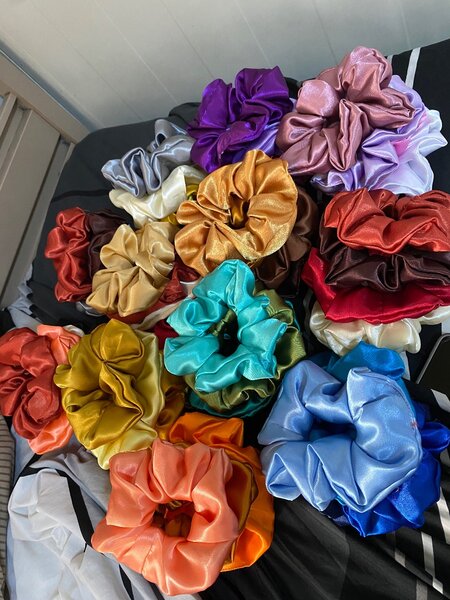 Chouchous en satin colorés