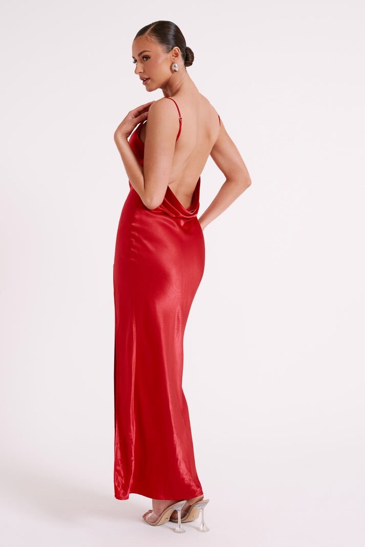 Robe en soie rouge