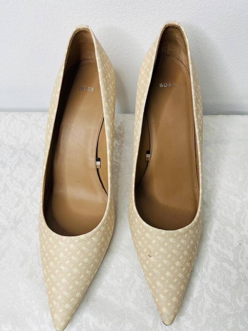 Talons en cuir beige chic