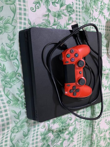 Console PS4 avec manette