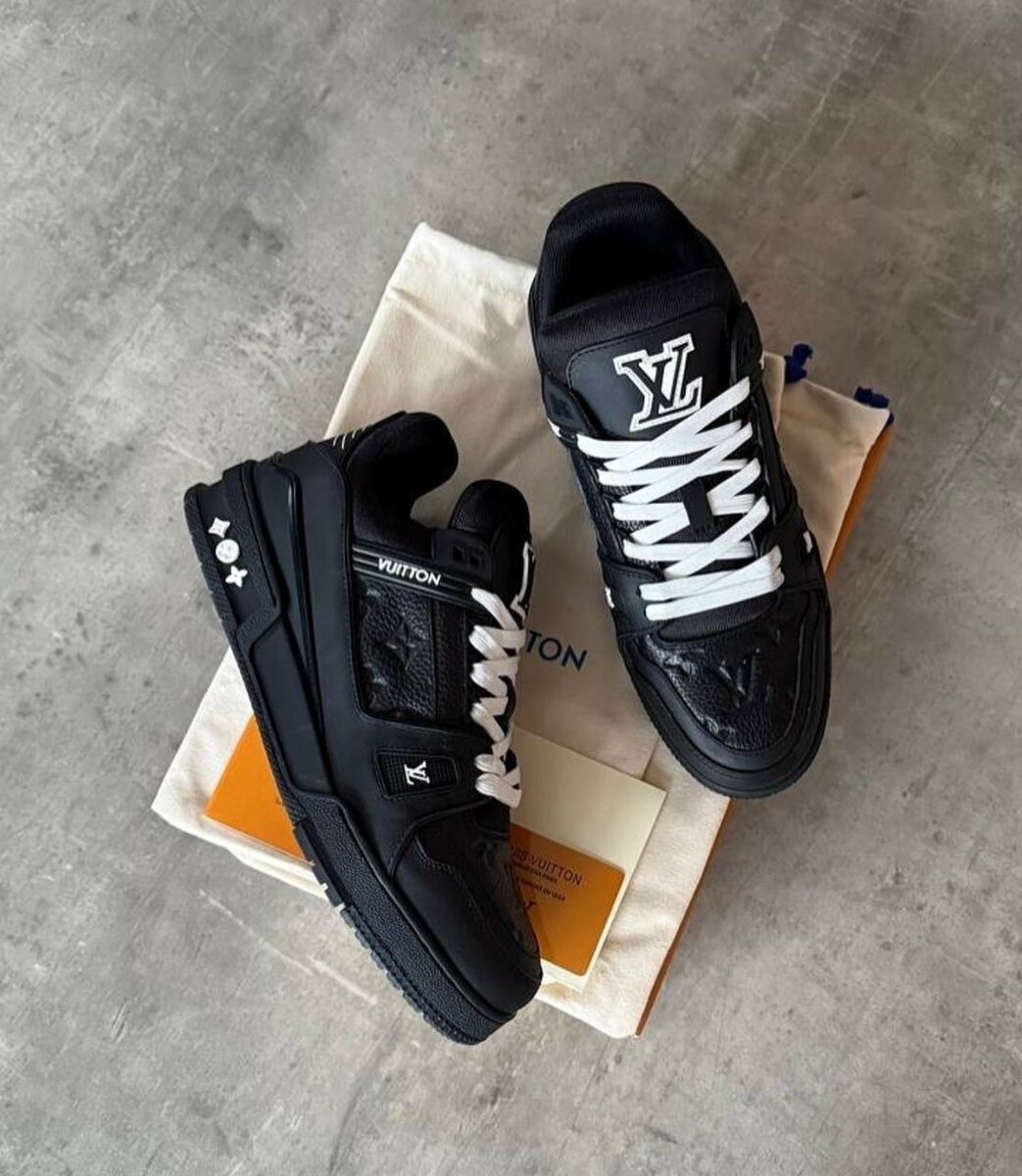 LOUIS VUITTON ALL BLACK