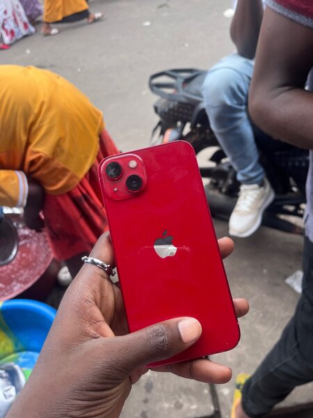 iPhone Rouge - Écran Révolutionnaire