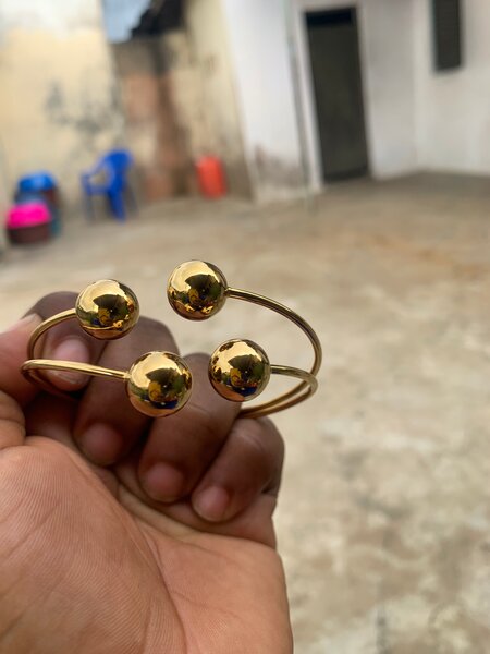 Bracelets en métal doré