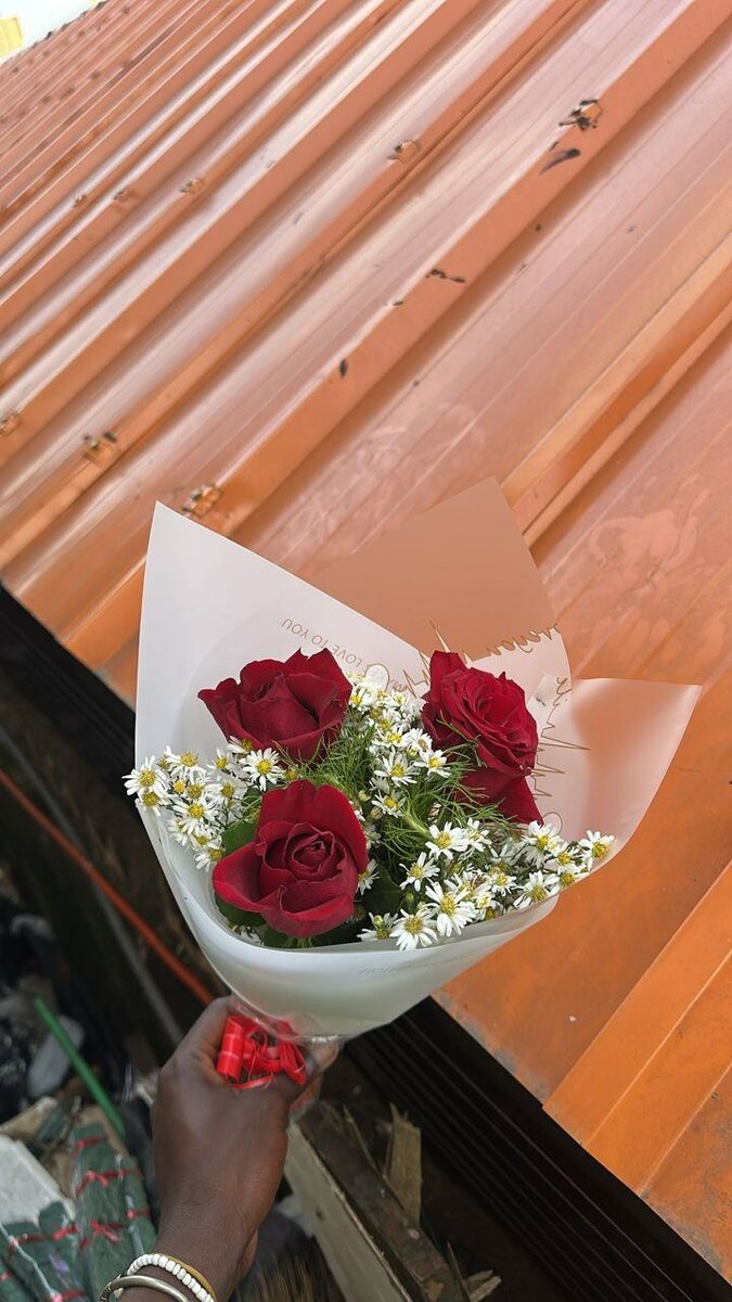 Élégant bouquet de roses rouges