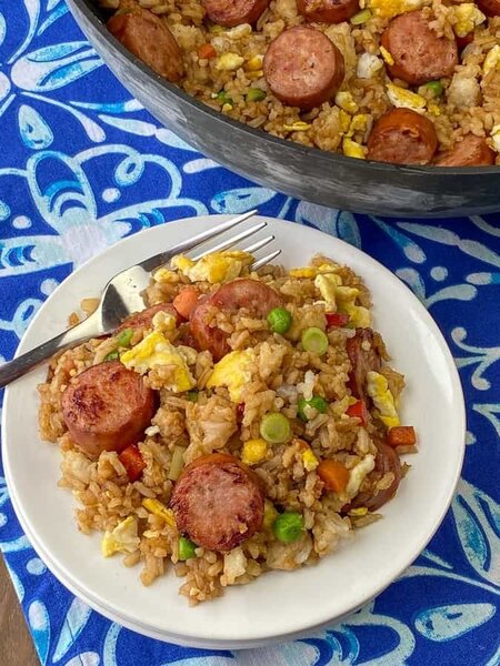 Riz frit à la saucisse