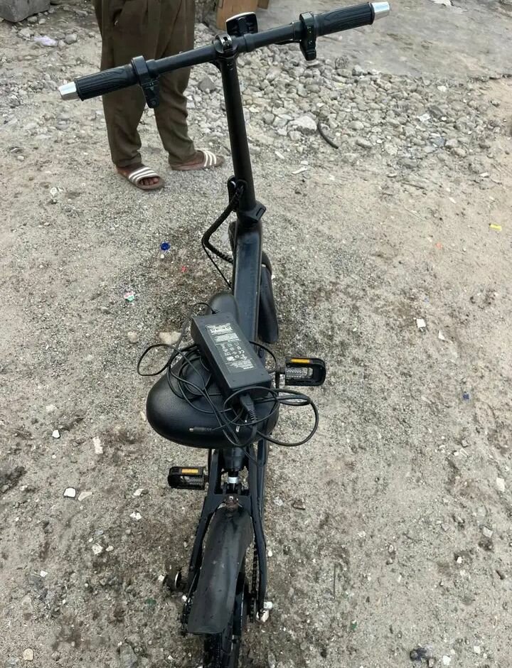 Vélo électrique pliable compact