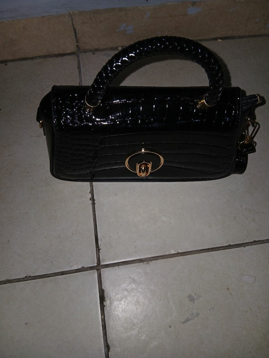 Sac à main en cuir noir élégant