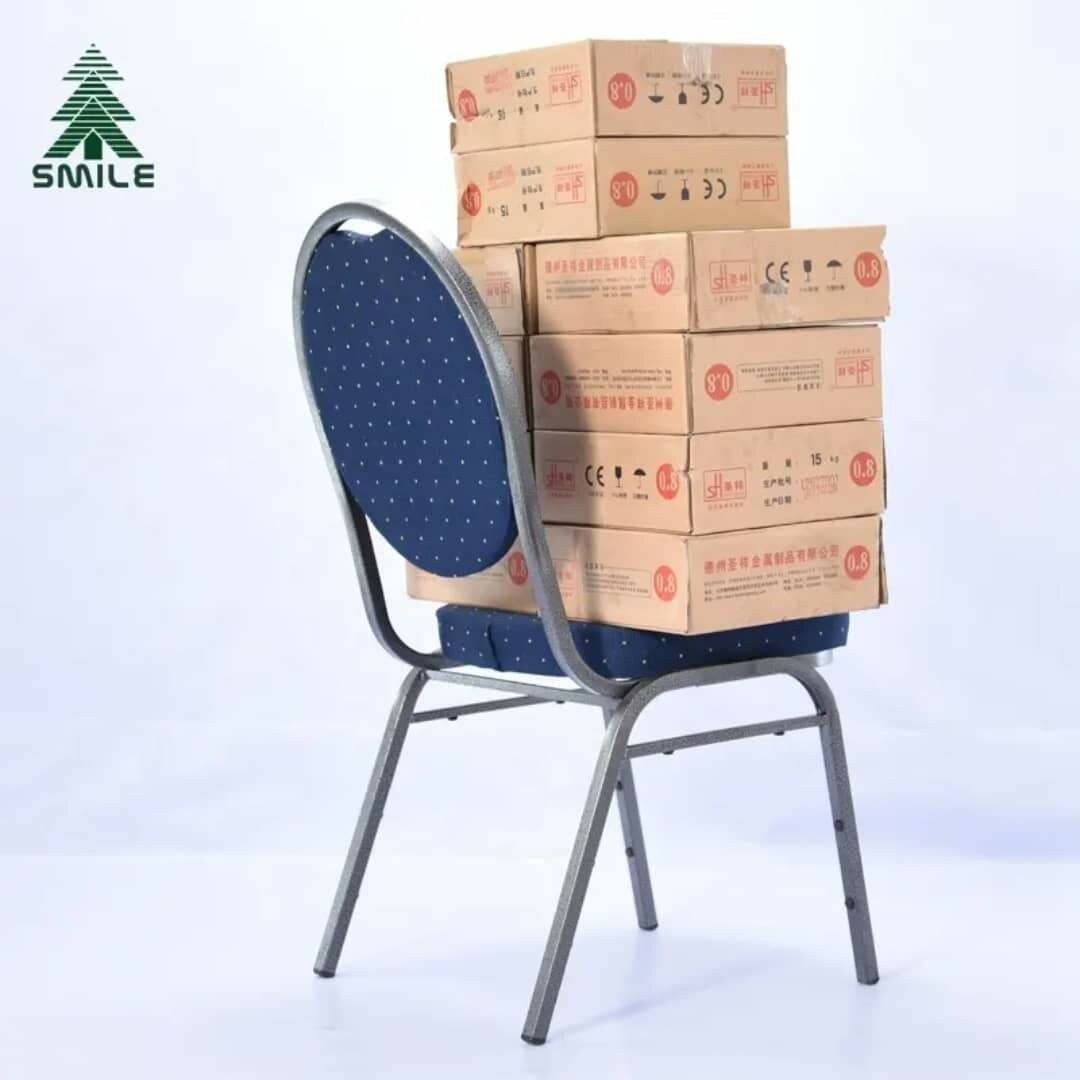 Chaise de banquet empilable