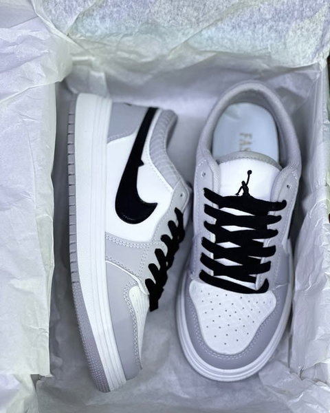 Кроссовки бело-серые