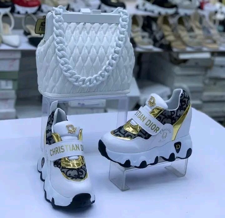 Sneakers et sacs élégants pour femmes