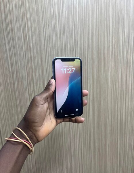 iPhone 11 -