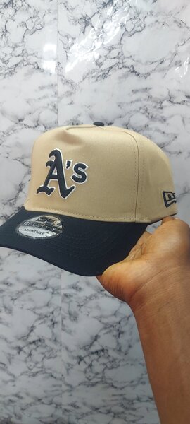 Casquette New Era A's beige et noire