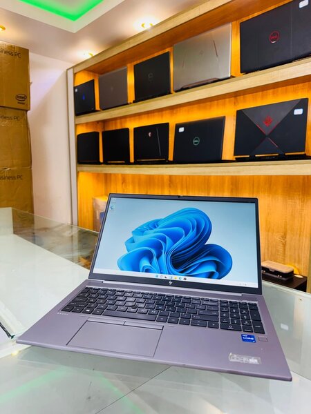 HP ZBOOK FIREFLY G8 MOBILE WORKSTATION