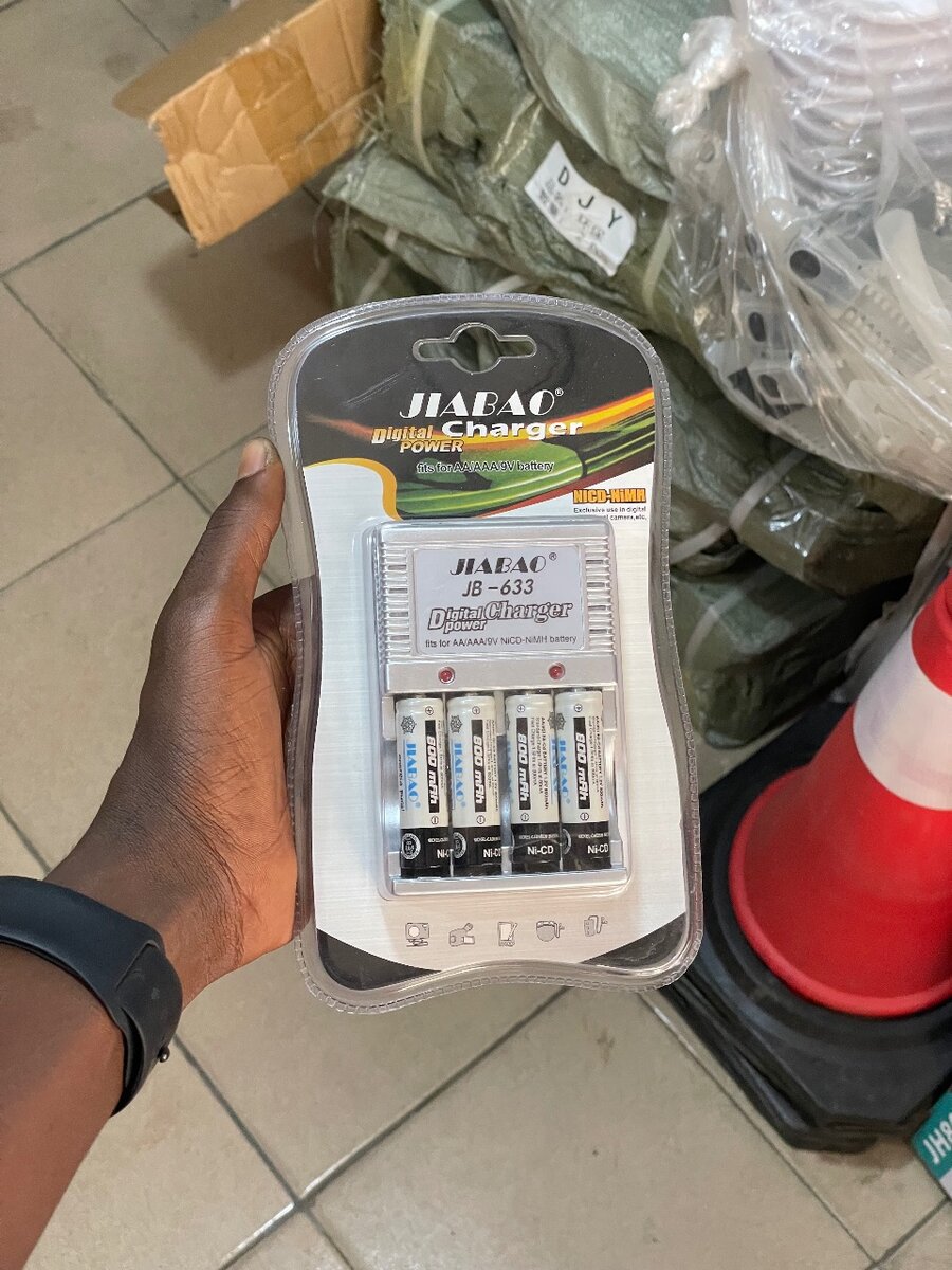 Chargeur Digital AA AAA Jiabao