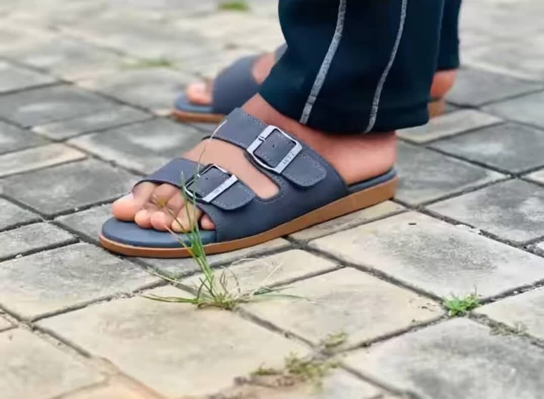 Sandales en cuir à double boucle