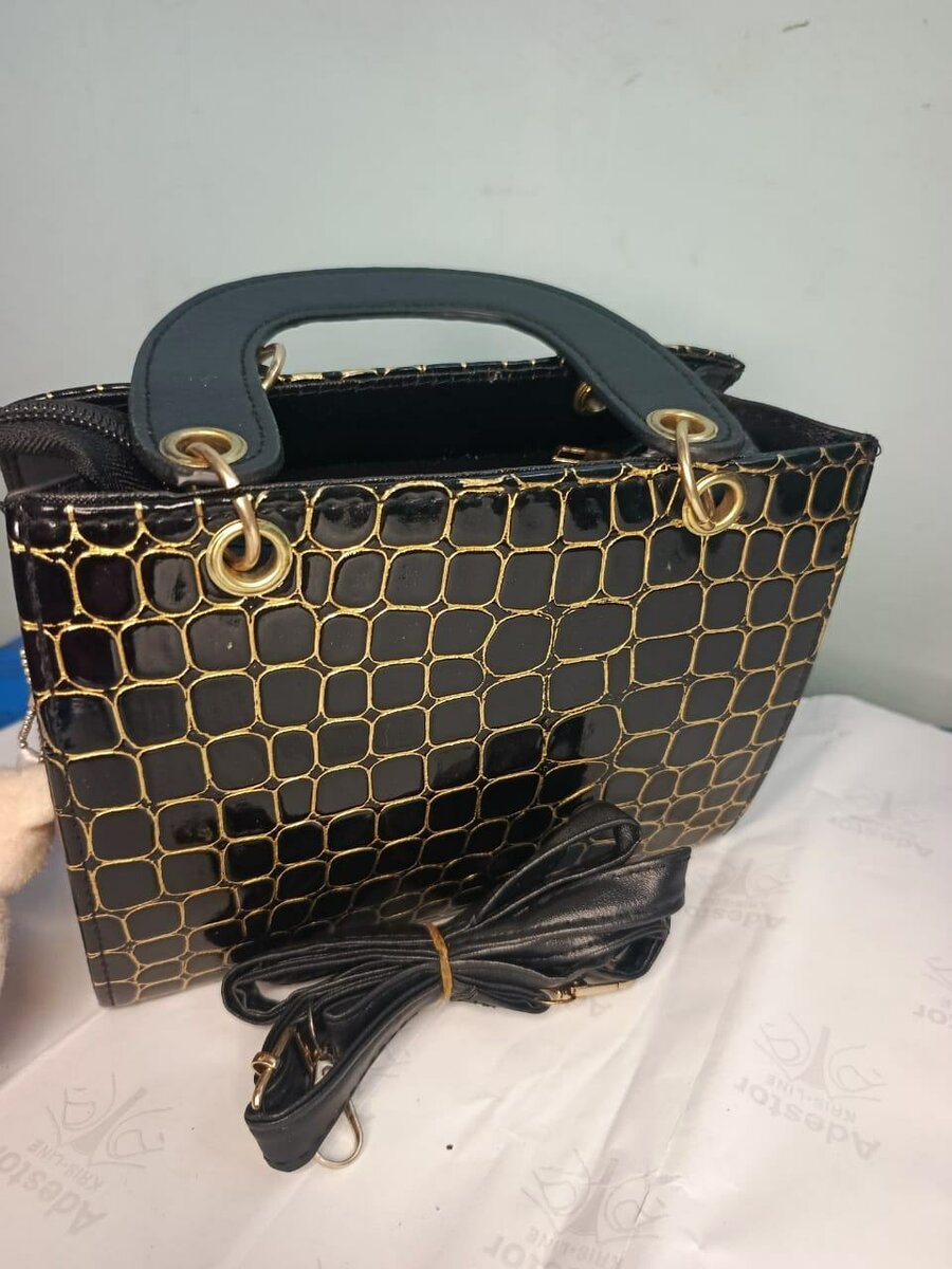 Sac à main chic en cuir noir