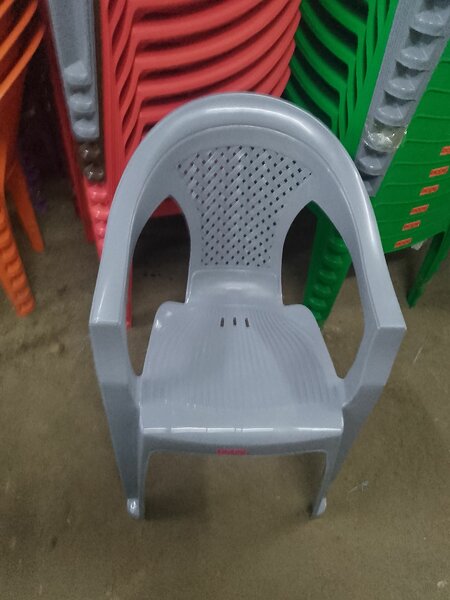 Chaise empilable en plastique