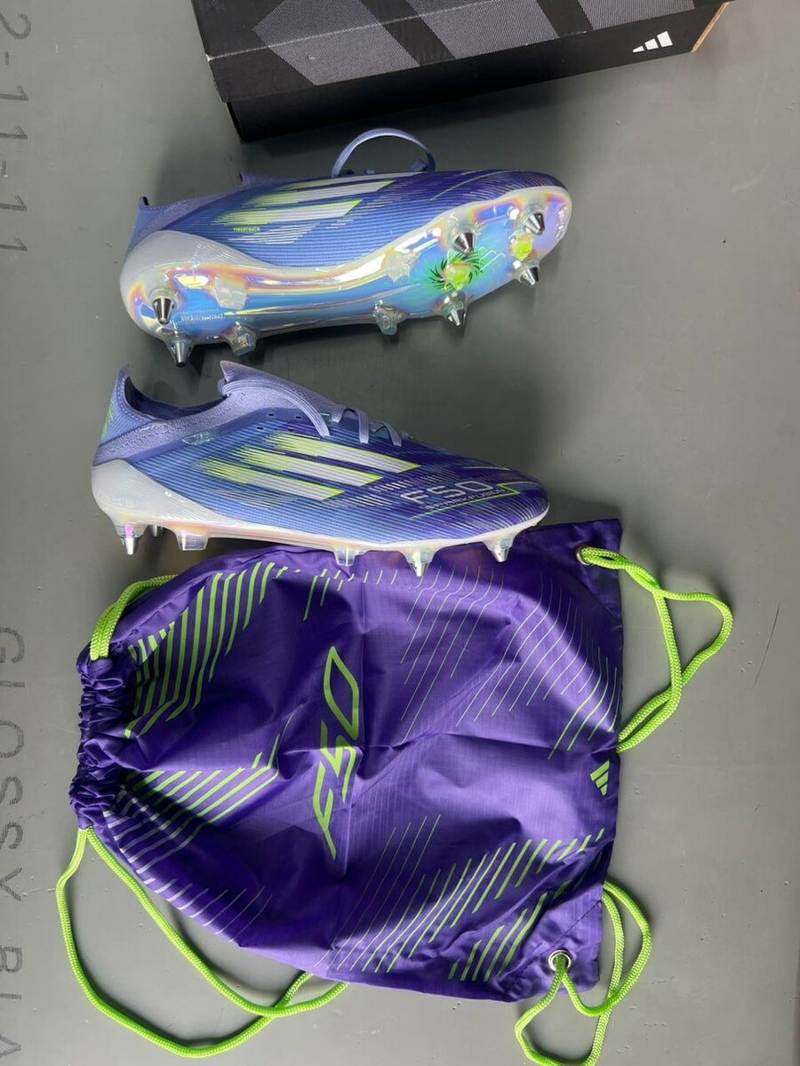 Chaussures de Foot Ultralégères