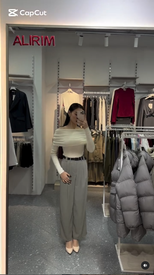 Кофточка с открытыми плечами