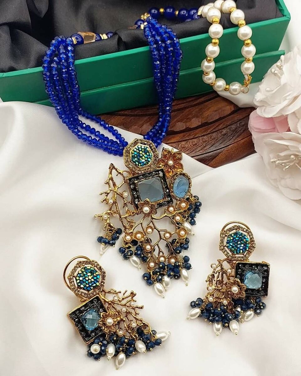 Ladies wedding set Necklace and earrings