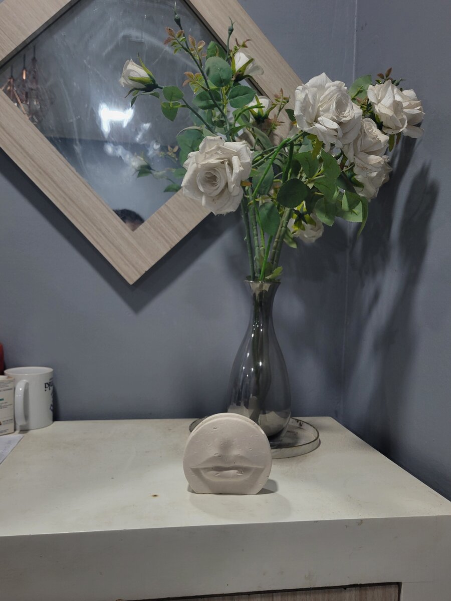 Sculpture décorative visage moderne