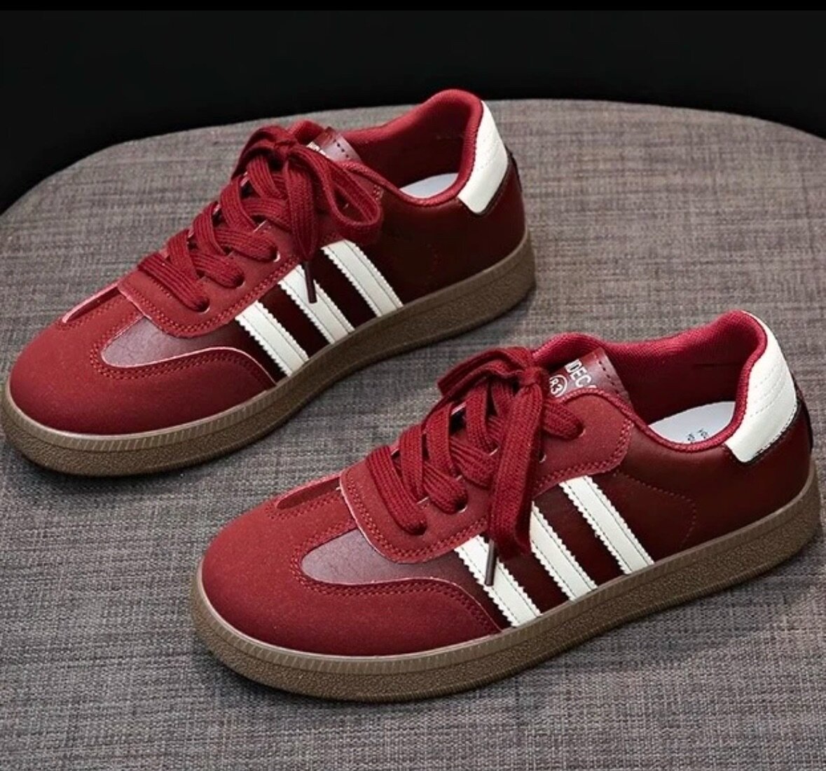 Женские кроссовки