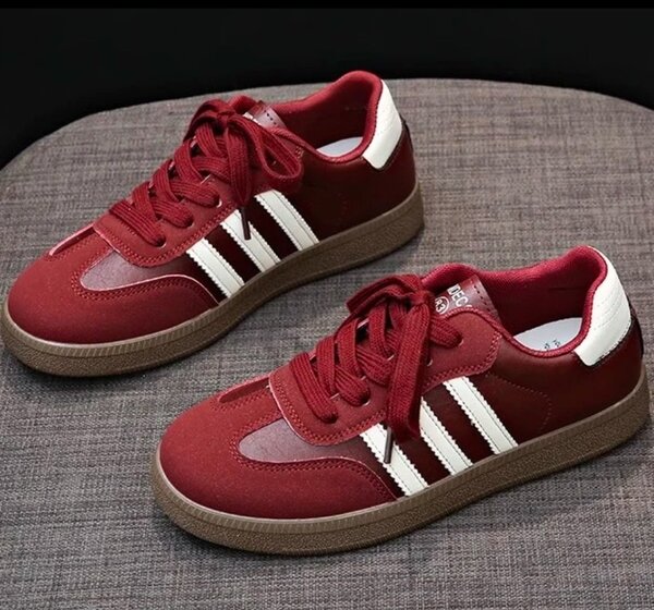 Женские кроссовки