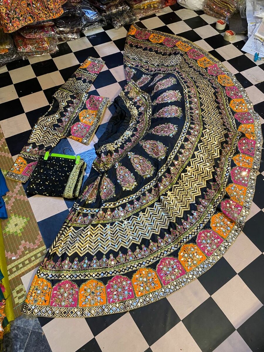 Big flyer Lehenga 3pc set ( 10 colour option Available)