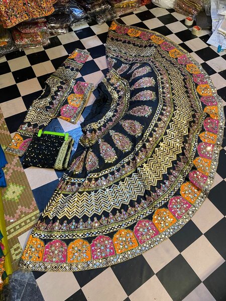 Big flyer Lehenga 3pc set ( 10 colour option Available)