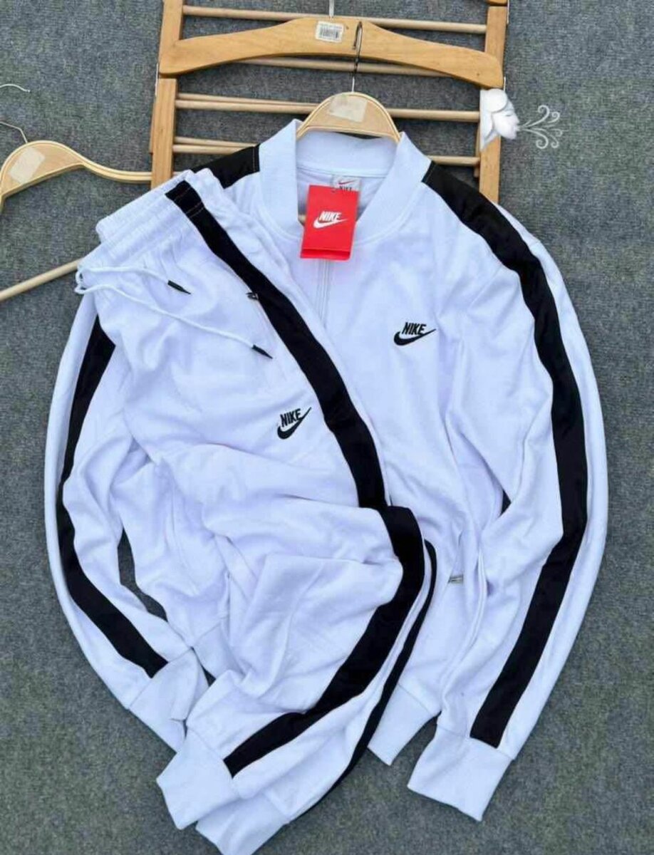 Ensemble de survêtement moderne