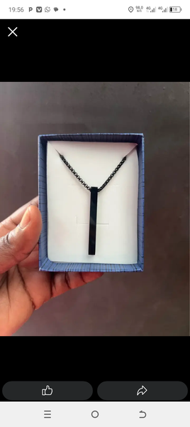 Collier Pendentif Noir Élégant