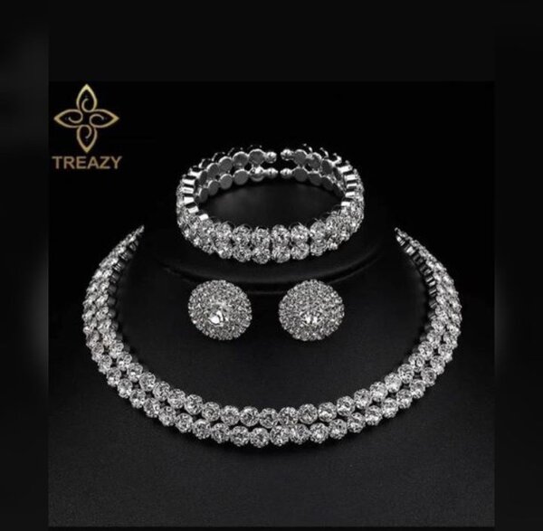 Beautiful steel and pearl necklace