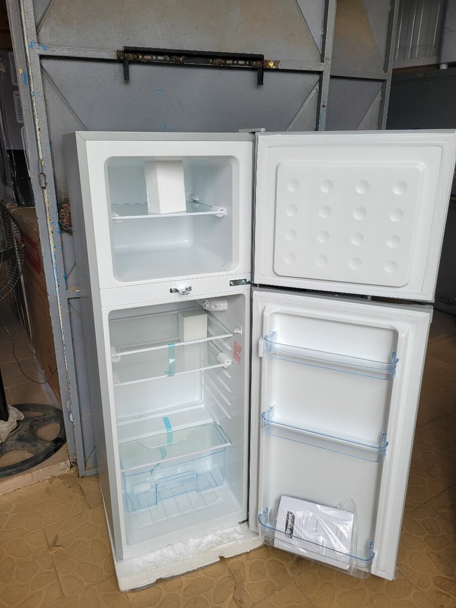 Réfrigérateur à deux portes moderne