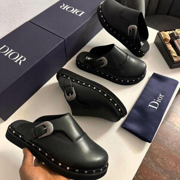 Mules élégantes en cuir noir