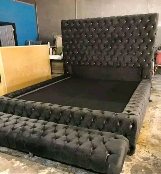 Lit capitonné luxe noir
