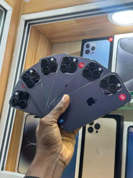 iPhones 14 pro quasi neuf