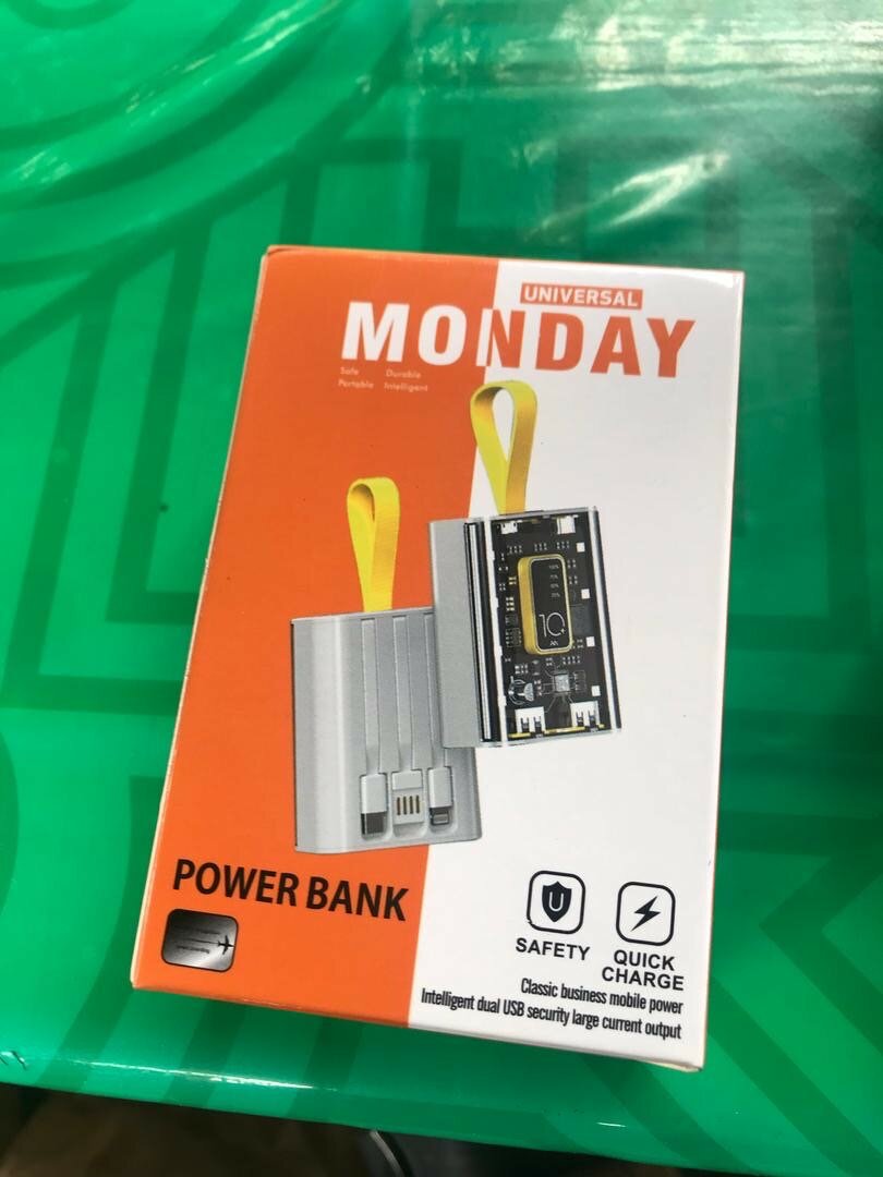 UNIVERSAL MONDAY POWER BANK