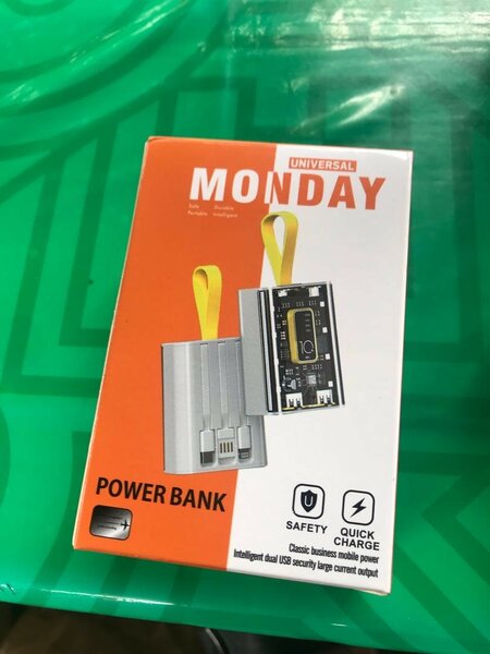 UNIVERSAL MONDAY POWER BANK