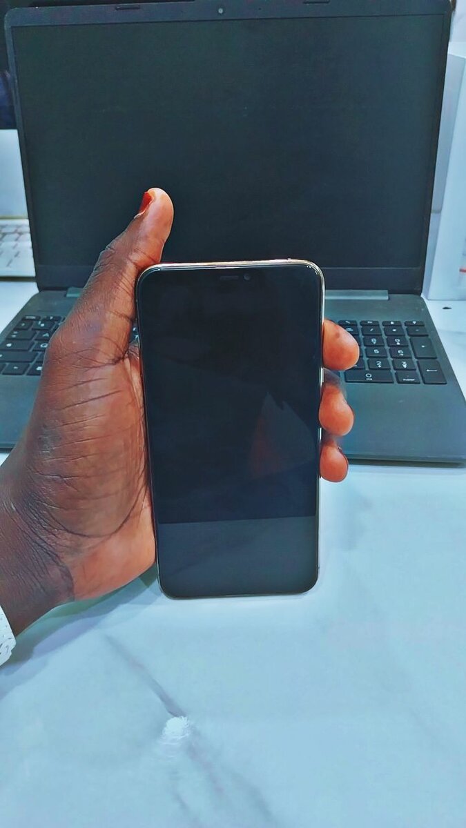 Iphone 11pro max 64GB sans Face ID