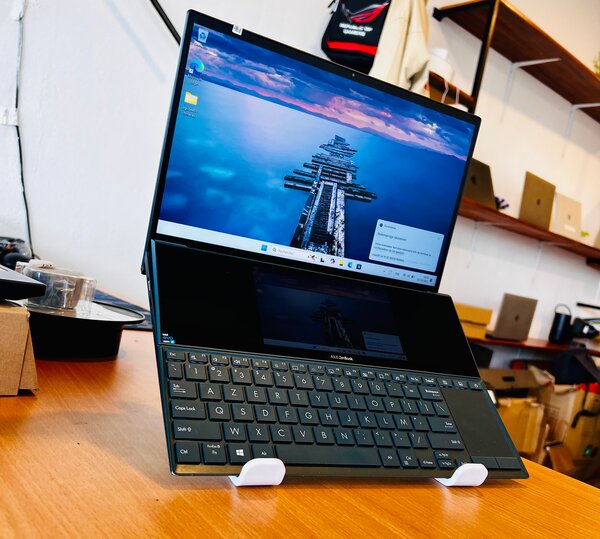 Asus ZenBook Duo Core i7 11e