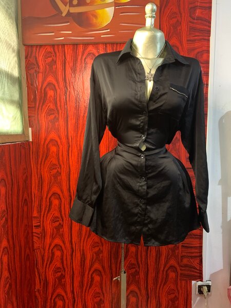 Robe chemise noire élégante