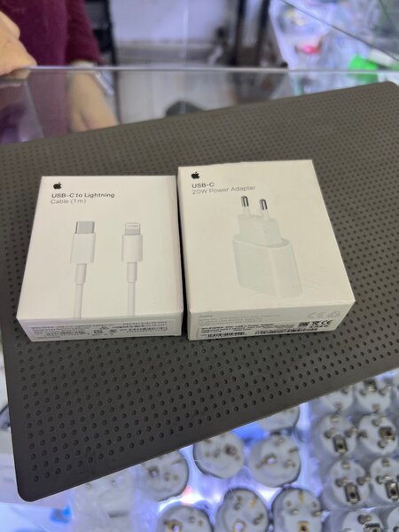 Зарядка для айфона оригинал