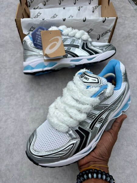 ASICS KAYANO 14 lacets Fluffy