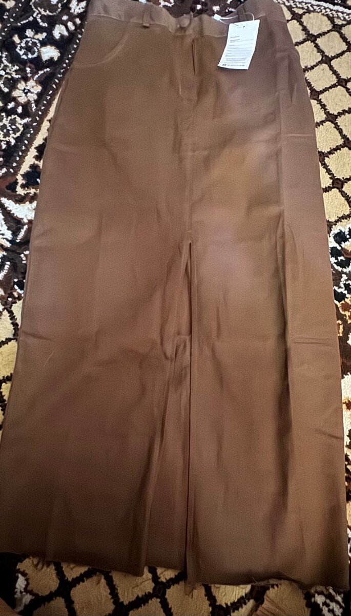 Юбка с вырезом