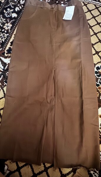 Юбка с вырезом