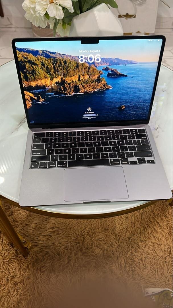 MacBook M2 2022
