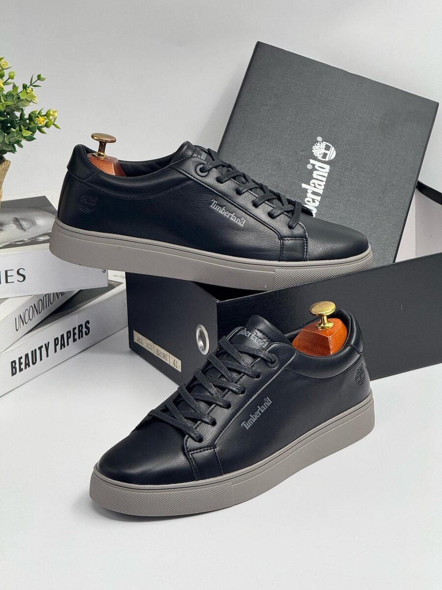 TIMBERLAND BLACK AND GREY